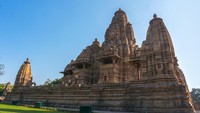Patung-patung erotis di Khajuraho juga dipercaya merupakan perwujudan dari tubuh bidadari dan dewa-dewi. Penggambaran patungnya pasti memiliki tubuh yang sempurna, molek, (Thinkstock)