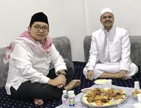 Kunker ke Mekah, Fadli Zon Makan Nasi Kebuli Bareng Habib Rizieq