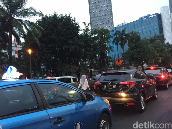 Mereka yang Menyerah di Tengah Macetnya Kuningan