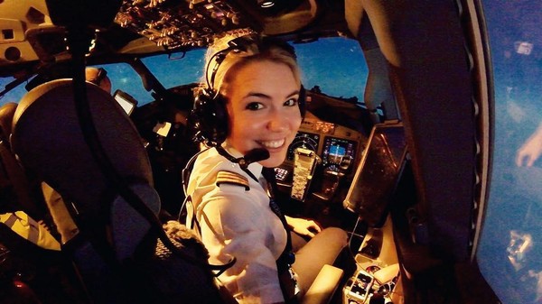 Foto: Kenalan Sama Pilot Cantik dari Belanda