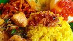Mau Sarapan Apa? Yuk, Coba 7 Racikan Nasi Kuning Berlauk Komplet Ini!