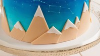 Ursa mayor atau rasi bintang di langit utara yang berarti beruang besar juga dibuat cake. Lengkap dengan hiasan beruangnya.