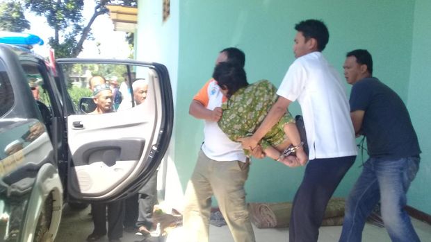 Subroto diangkat untuk dibawa ke RSJ dr Soeroto