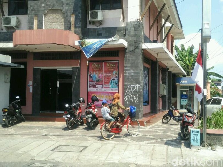 Agen di Yogya Siap Menggugat First Travel Pusat Agen di Yogya Siap Menggugat First Travel Pusat