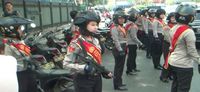 Melihat Aksi Polwan Bersenjata dan Patroli Pakai Motor Trail