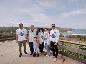 Pulang Kampung, SBY Wisata ke Pantai di Pacitan