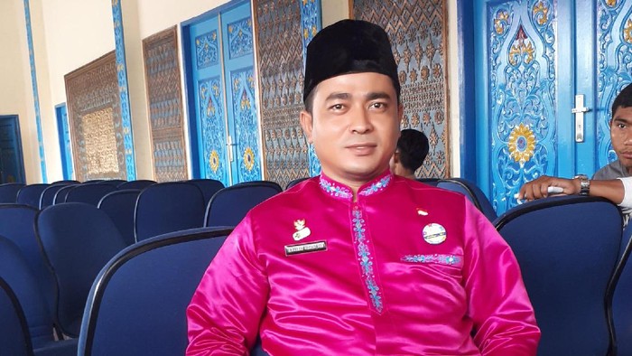 Rahmad Hidayat SKM, sang pelopor gerakan anti merokok di dalam rumah di Riau (Foto: Chaidir Anwar Tanjung) Rahmad Hidayat SKM, sang pelopor gerakan anti merokok di dalam rumah di Riau (Foto: Chaidir Anwar Tanjung)