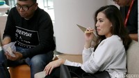 Ia menemani Sammy Simorangkir yang tampil di Main Stage detikHOT.