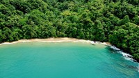 Kita kembali lagi ke Karibia dengan Pulau Tobago. Ada surga kecil di sana yakni pantai sepanjang 9 kilometer. Dalam hal kuliner, Tobago ada hidangan utama seperti kepiting kari dan pangsit juga es krim kelapa buatan sendiri. Dari Pigeon Point yang populer bagi traveler dunia, pantai-pantai di Tobago super tenang ditambah dengan pemandangan cantik (Foto: Oswin Browne/CNN Travel)