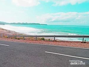 Pesona Pantai Soge yang Terhampar di Tepi Jalur Pansela