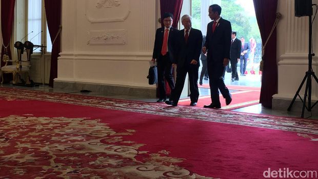  Sekretaris Jenderal Partai Komunis Vietnam Y. M. T. N Nguyen Phu Trong menemui Presiden Jokowi di Istana, Rabu (23/8/2017)