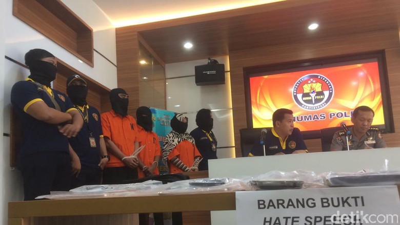 Sindikat Saracen Dibayar Puluhan Juta untuk Sebarkan Isu SARA Sindikat Saracen Dibayar Puluhan Juta untuk Sebarkan Isu SARA