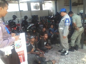 17 Anak Punk di Magetan Diamankan, Dipaksa Mandi Karena Dekil