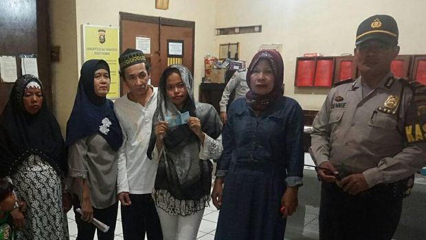 pernikahan ini atas permintaan pihak keluarga untuk melaksanakan pernikahan di ruang sel tahanan Mapolresta Palembang.