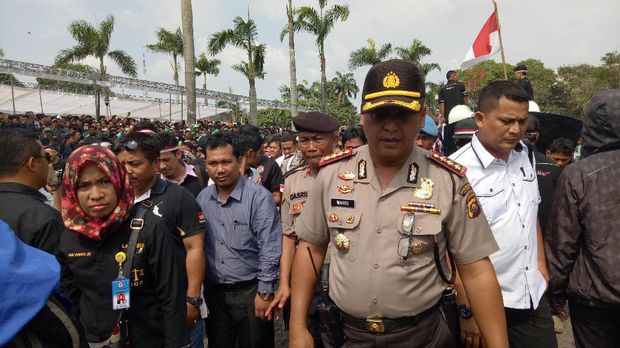 Wahyu mengimbau driver taksi online agar berhati-hati dan menolak orderan ke daerah yang rawan kejahatan.