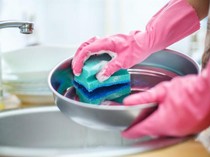 4 Bahan Alami yang Ampuh Bersihkan Noda Minyak di Dapur