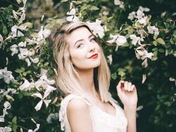 Gadis Cantik Ini Raup Puluhan Miliar Berkat YouTube