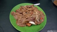 Cari Rujak Cingur Buat Makan Siang? Ayo Rek Sambangi 5 Warung Ini!
