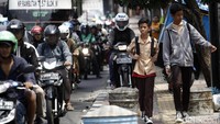 Aksi ini akan membayakan para pejalan kaki.