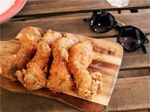 Yummy! Chicken Wings Berbumbu Gurih Pedas Bisa Ditemukan di 5 Tempat Ini