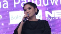 Vina Panduwinata saat ditemui di Balai Sarbini, Jakarta Selatan pada Rabu (23/8). Pool/Palevi S/detikFoto.