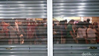 Hari Ini Antrean Pemburu Diskon Nike Masih Menggila