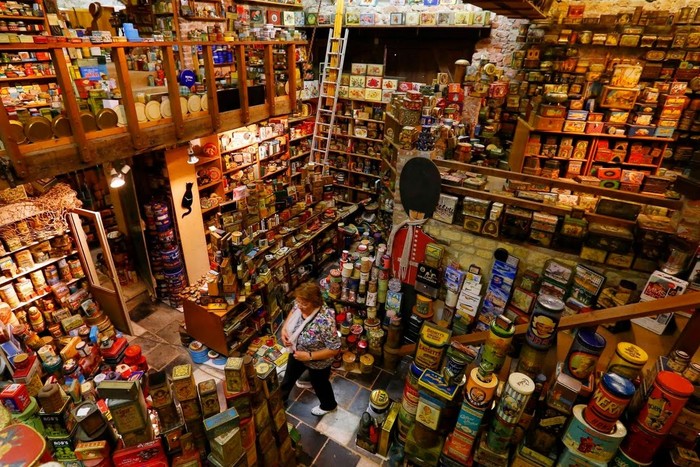 Bukan Lipstik, Wanita Ini Terobsesi dengan Kaleng