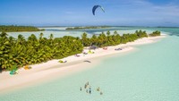 Dihimpun dari CNN Travel, Rabu (23/8/2017), yang pertama adalah Cocos Keeling, tahu? Letaknya ada di tengah-tengah Samudra Hindia antara Australia denggan Sri Lanka. Pulau milik Australia ini menjadi impian bagi sebagian traveler. Bagaimana tidak ada dua atol dan 27 pulau karang yang membentuk pulau. Hanya dua pulau ini yang dihuni dengan kebiasaan penghuninya adalah berkano, berjemur atau sekadar snorkeling (Foto: Rik Soderlund/CNN Travel)