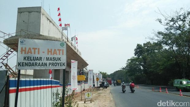 Ini Proyek Perlintasan Kereta yang Membuat Jalan Daan Mogot Ditutup