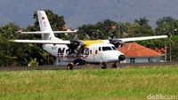 Pesawat tersebut kembali mendarat setelah terbang selama kurang lebih 30 menit.