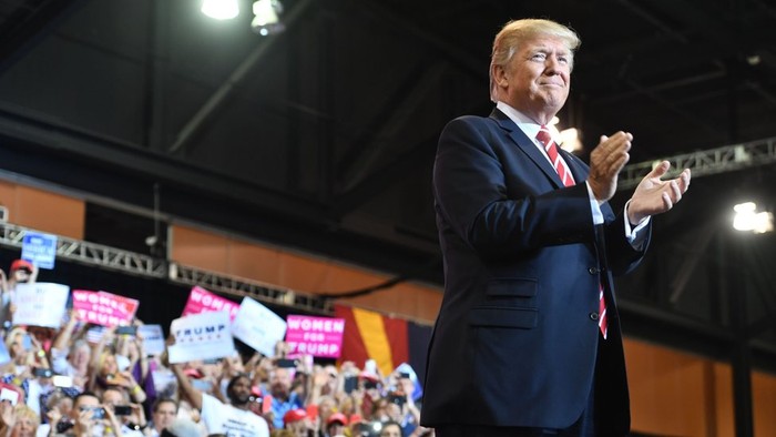 Trump Ancam Bubarkan Pemerintah Demi Membangun Tembok Meksiko