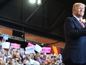 Trump Ancam Bubarkan Pemerintah Demi Membangun Tembok Meksiko