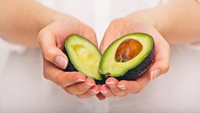 Alpukat memiliki beberapa kandungan seperti vitamin B1, C, A serta mineral-mineral. Karenanya alpukat baik dikonsumsi untuk menjaga sistem imun tubuh. Foto: iStock