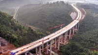 Jika dari arah Semarang, di sebelah kanan dari jalan tol ini, terbentang pemandangan Rawa Pening, sementara sebelah kiri merupakan hutan yang terbilang masih perawan. (Dok. Jasa Marga)