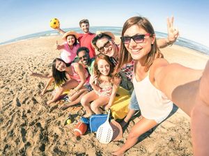 6 Tips Liburan Long Weekend Seru Bareng Sahabat