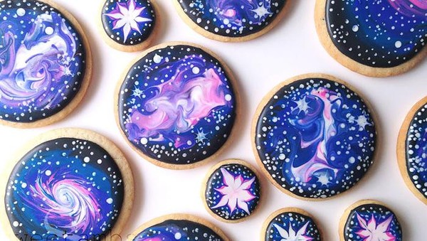 Indahnya Kreasi Makanan Berhiaskan Aurora, Rasi Bintang hingga Nebula!