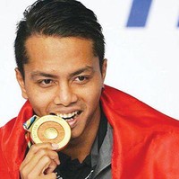 Ganteng dan berprestasi, Siman Sudartawa cukup menarik hati wanita. Di ajang Sea Games 2017 yang berlangsung di Kuala Lumpur, Malaysia, atlet renang itu pun berhasil meraih emas untuk Indonesia. Foto: Instagram