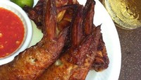 Teddy Bear BBQ Chicken Wing punya chicken wings enak berbalut kulit renyah. Dagingnya empuk dan juicy. Gerai ini ada di East Coast Lagoon Food Village Foto: Istimewa