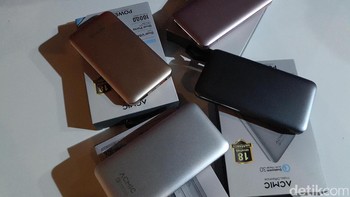 Jangan lupa powerbank untuk jaga-jaga saat baterai ponsel habis. Foto: Yudhianto/detikINET