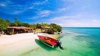 Kedua adalah Grenada. Negara kepulauan di Karibia juga berpantai cantik ini memiliki rempah-rempah yang melimpah. 20 persen pala dunia dipasok dari pulau ini. Grand Anse mungkin yang paling direkomendasikan, tapi Paradise Beach memiliki keindahan dan tingkat keterasingan tersendiri. Lepas pantai Grenada terkenal dengan spot snorkelingnya. Setiap bulan Agustus, Grenada mengadakan karnaval mulai dari malam hari hingga pagi (Foto: Grenada Tourism/CNN Travel)