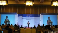Sri Mulyani mengungkapkan, bahwa kemiskinan dan ketimpangan merupakan isu dunia yang harus diatasi secara bersama-sama. Salah satu yang bisa dilakukan dengan melibatkan banyak sektor, salah satunya industri keuangan syariah. Hal itu disampaikan saat memberikan pidato kunci di seminar keuangan syariah ke-2.