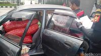 Barang-barang yang dibawa Rofik di mobilnya.