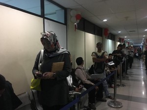 Ada Pemutihan, Wajib Pajak Kendaraan Antre di Samsat Jaksel