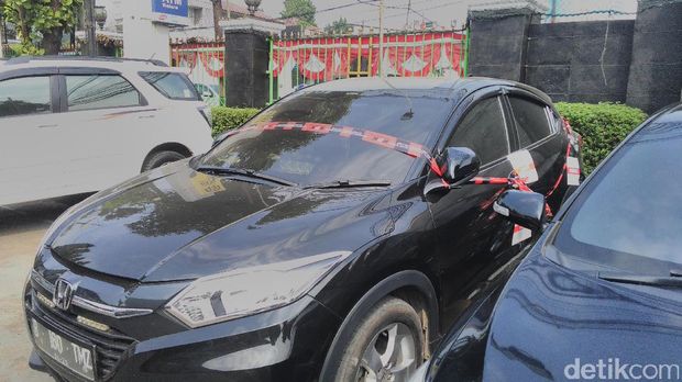 Mobil Honda HR-V hitam itu disegel sejak Senin (21/8) lalu