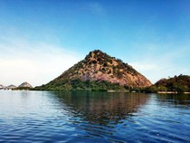 Nikmati Ketenangan di Pantai Waecicu Labuan Bajo