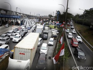 Jalanan Macet Jangan Salahkan Industri Otomotif