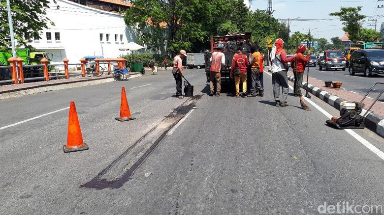 Januari-Juli 2017, Pemkot Surabaya Tambal 1.397 Jalan Berlubang Januari-Juli 2017, Pemkot Surabaya Tambal 1.397 Jalan Berlubang