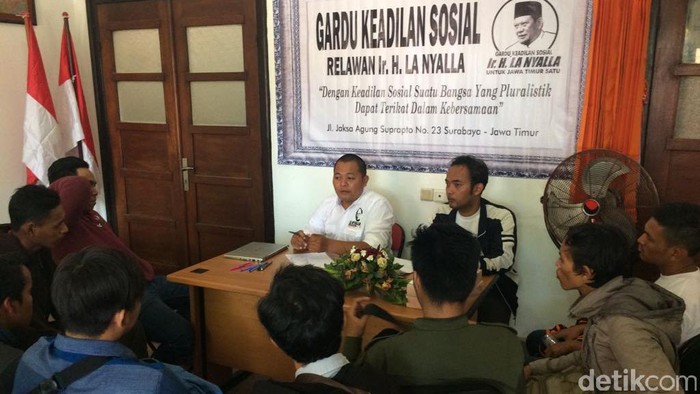 Puluhan Buruh Outsourcing Curhat ke Gardu La Nyalla