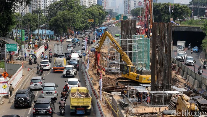 Luhut Sebut Banyak Investor Asing Lirik Proyek LRT Jabodebek