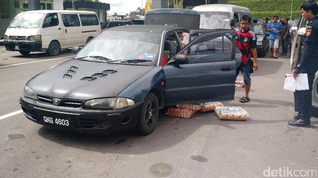 Mobil Rofik.